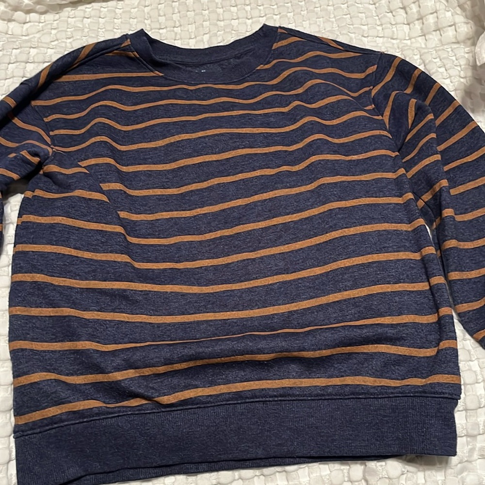 Boy’s pullover sweater. Size M (8) . Excellent condition.
